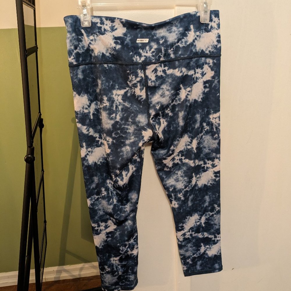 Cute Patterned Workout Capris - Picture 2 of 4